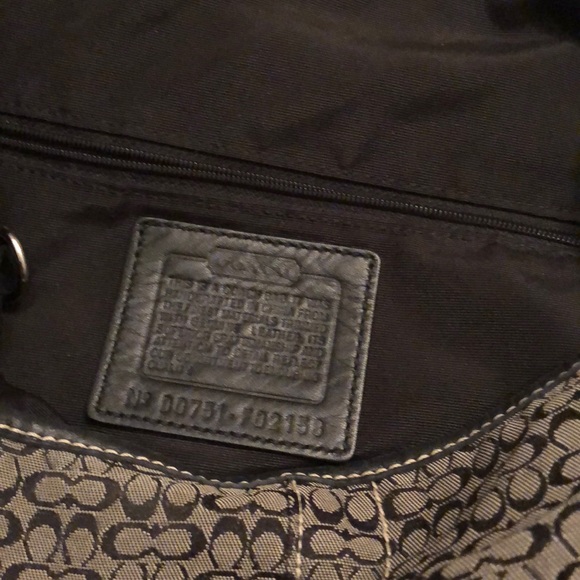 Authentic Coach Hobo Signature Shoulder Bag - Picture 3 of 4